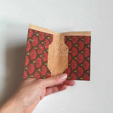 Le porte-cartes en liège Nano Eventail rouge